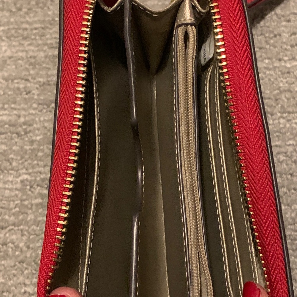 Red wristlet - Picture 3 of 3